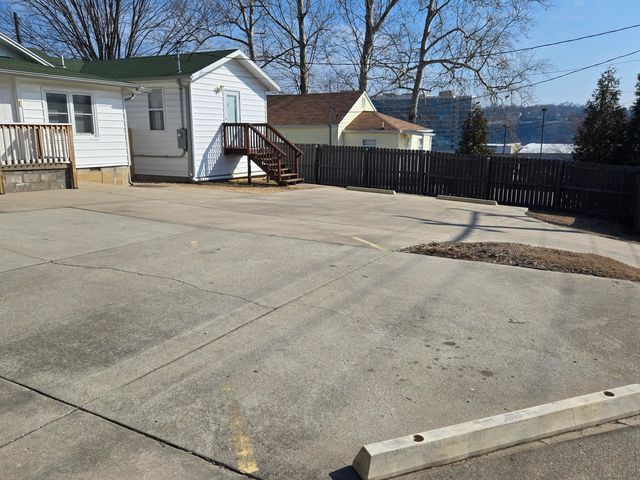 212 W College Street, Branson, MO 65616