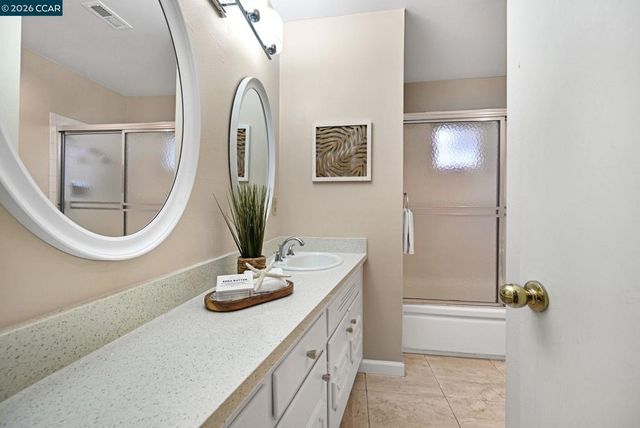 630 Larchmont Isle, Alameda, CA 94501