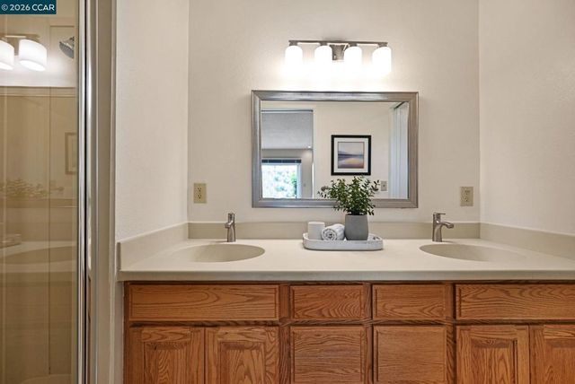 630 Larchmont Isle, Alameda, CA 94501