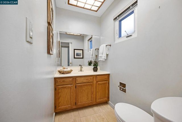 630 Larchmont Isle, Alameda, CA 94501