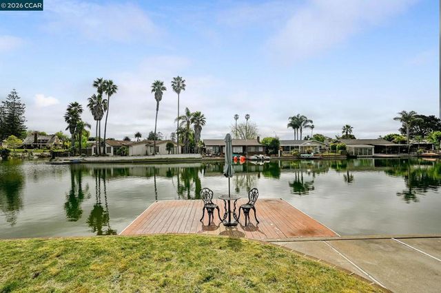 630 Larchmont Isle, Alameda, CA 94501