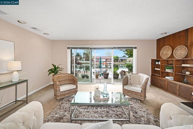 630 Larchmont Isle, Alameda, CA 94501