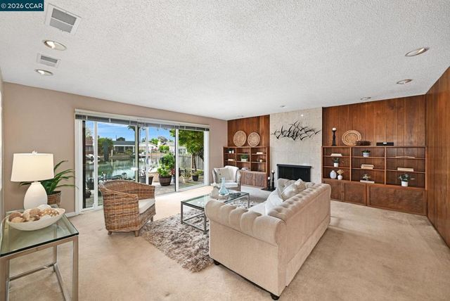 630 Larchmont Isle, Alameda, CA 94501