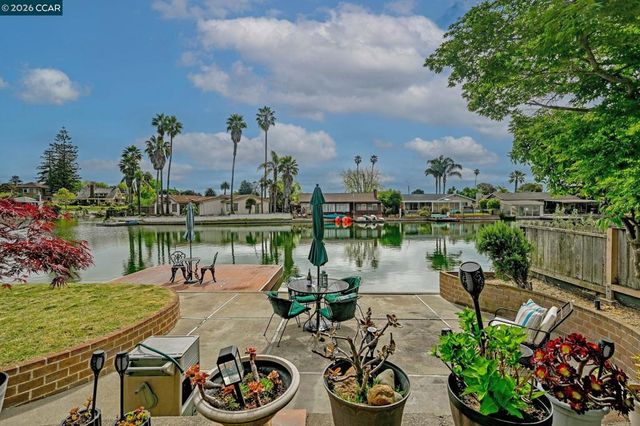 630 Larchmont Isle, Alameda, CA 94501