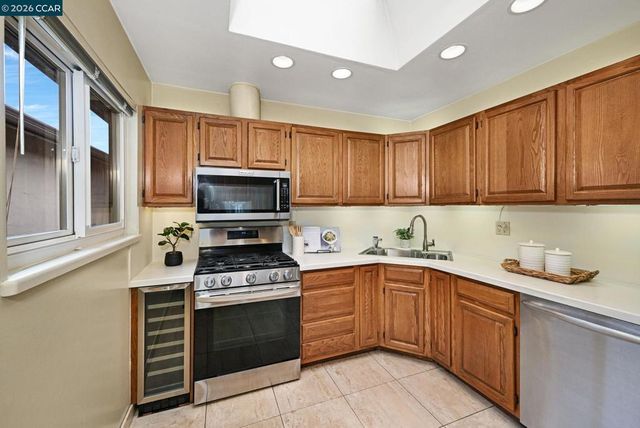 630 Larchmont Isle, Alameda, CA 94501