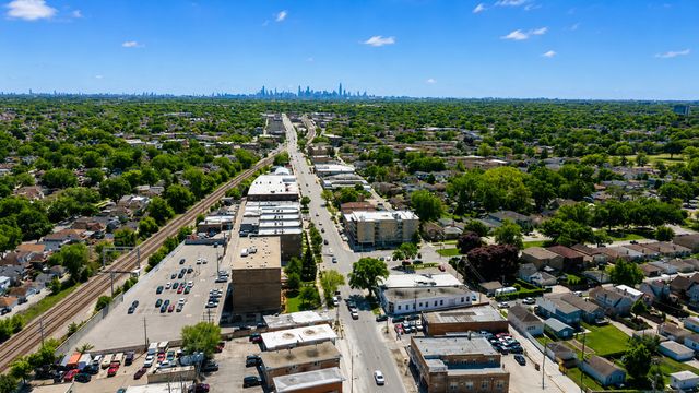 8050 Grand Avenue, River Grove, IL 60171