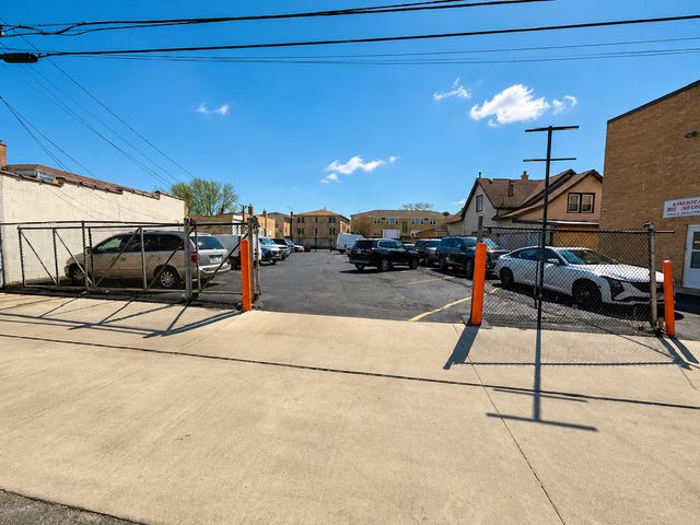 8050 Grand Avenue, River Grove, IL 60171