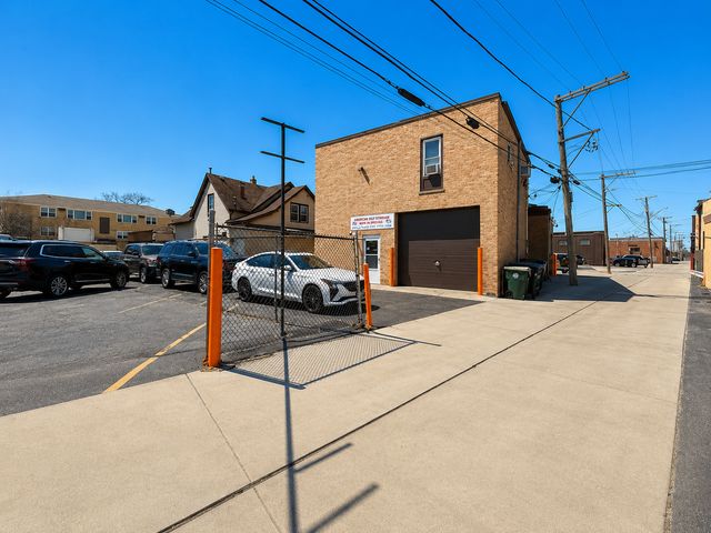 8050 Grand Avenue, River Grove, IL 60171