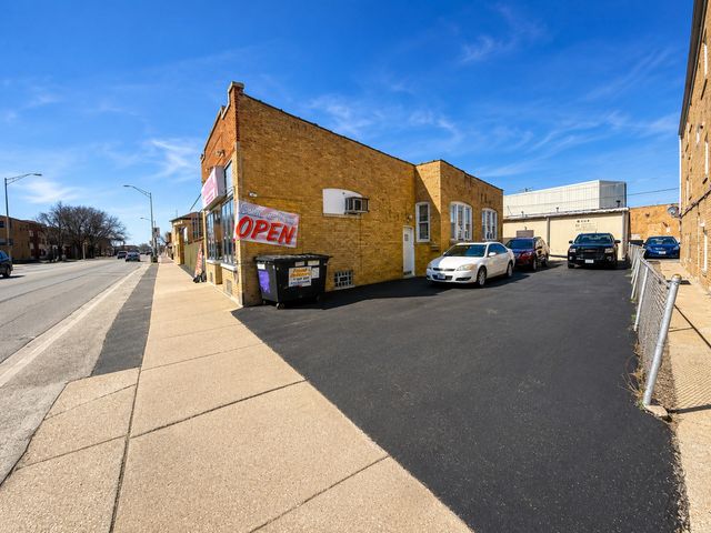 8050 Grand Avenue, River Grove, IL 60171