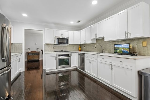 17 Cooper Ln, Long Hill Twp., NJ 07946