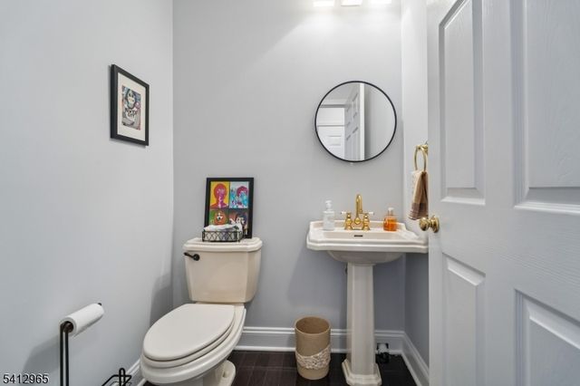 17 Cooper Ln, Long Hill Twp., NJ 07946