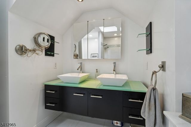 17 Cooper Ln, Long Hill Twp., NJ 07946