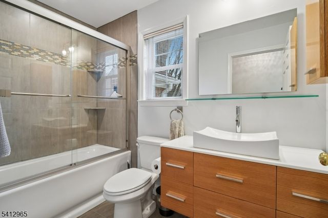 17 Cooper Ln, Long Hill Twp., NJ 07946