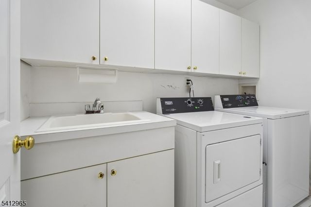 17 Cooper Ln, Long Hill Twp., NJ 07946