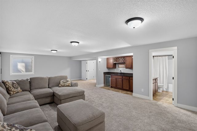7181 NE 27th Avenue, Altoona, IA 50009