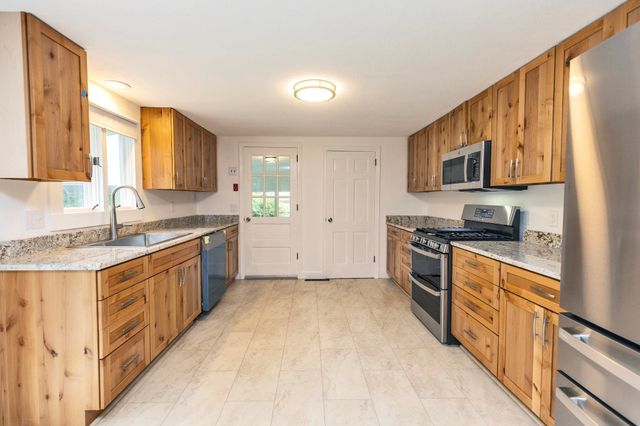 311 Old Street Road, Peterborough, NH 03458