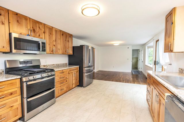 311 Old Street Road, Peterborough, NH 03458