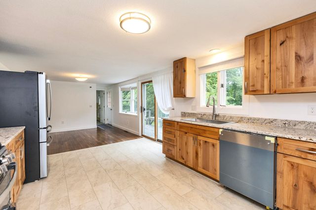 311 Old Street Road, Peterborough, NH 03458