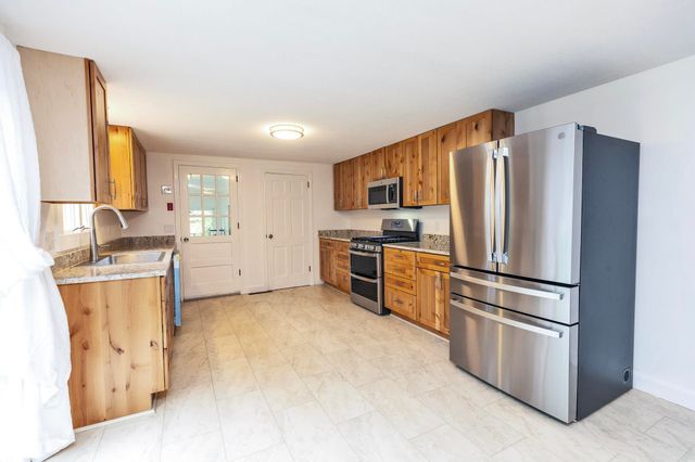 311 Old Street Road, Peterborough, NH 03458