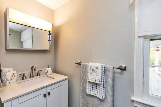 311 Old Street Road, Peterborough, NH 03458