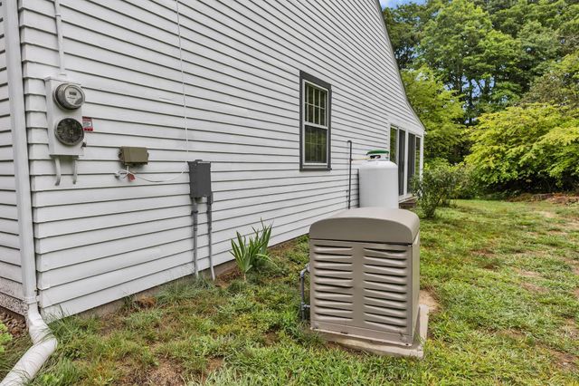 311 Old Street Road, Peterborough, NH 03458
