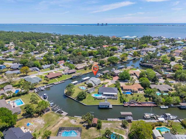 1044 Aquamarine Dr, Gulf Breeze, FL 32563