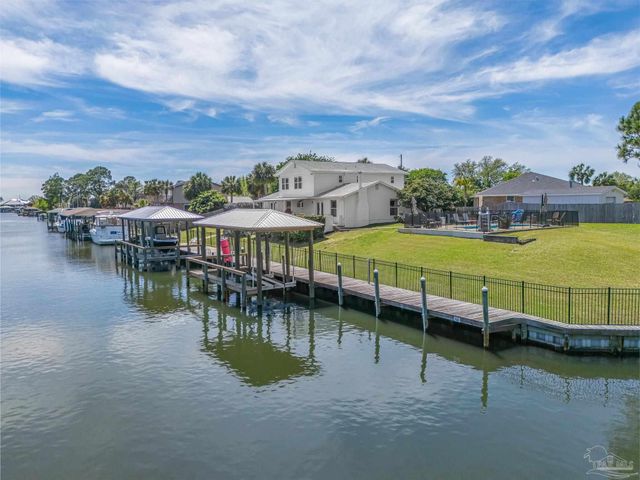 1044 Aquamarine Dr, Gulf Breeze, FL 32563