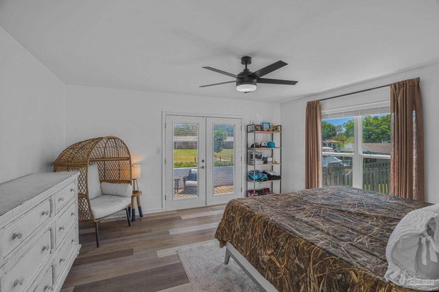 1044 Aquamarine Dr, Gulf Breeze, FL 32563