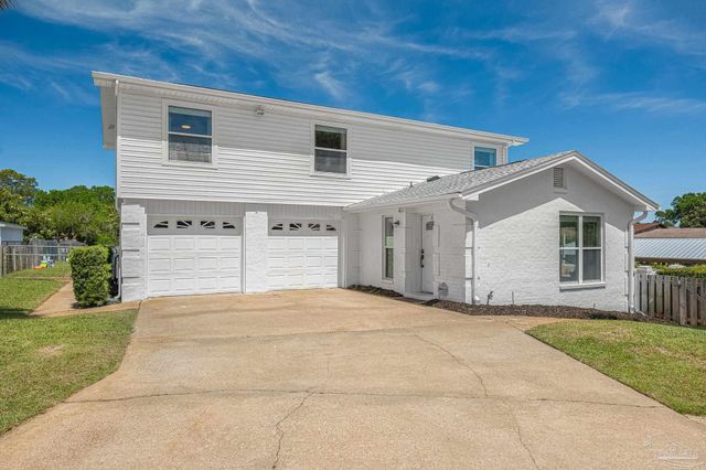 1044 Aquamarine Dr, Gulf Breeze, FL 32563