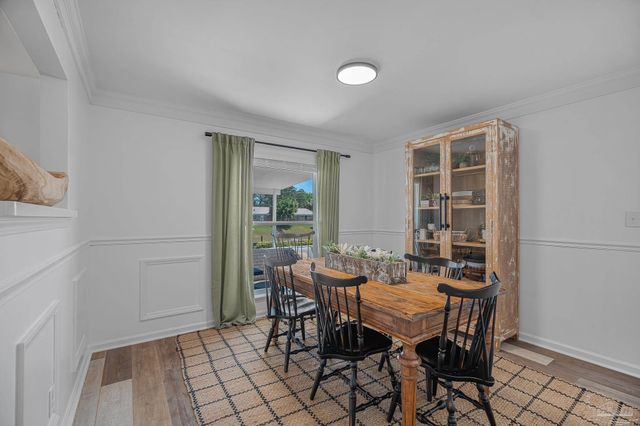 1044 Aquamarine Dr, Gulf Breeze, FL 32563