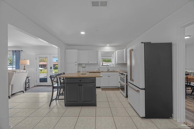 1044 Aquamarine Dr, Gulf Breeze, FL 32563