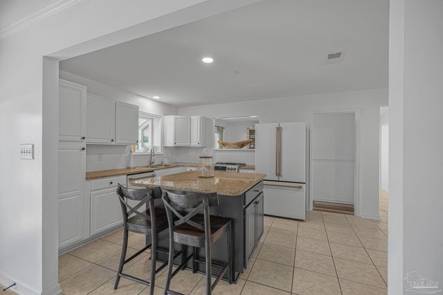 1044 Aquamarine Dr, Gulf Breeze, FL 32563