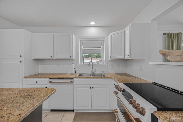 1044 Aquamarine Dr, Gulf Breeze, FL 32563
