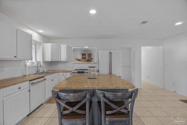 1044 Aquamarine Dr, Gulf Breeze, FL 32563