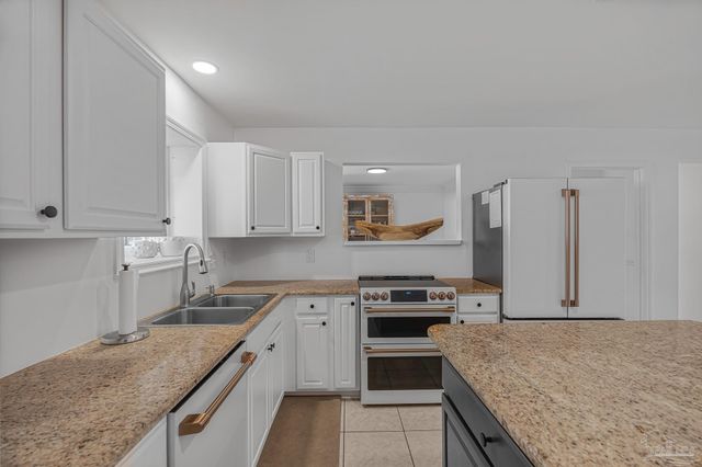 1044 Aquamarine Dr, Gulf Breeze, FL 32563