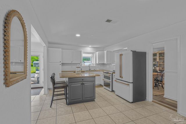 1044 Aquamarine Dr, Gulf Breeze, FL 32563