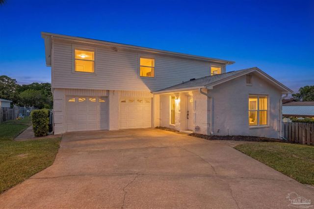 1044 Aquamarine Dr, Gulf Breeze, FL 32563