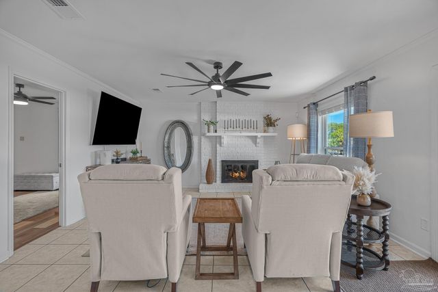 1044 Aquamarine Dr, Gulf Breeze, FL 32563