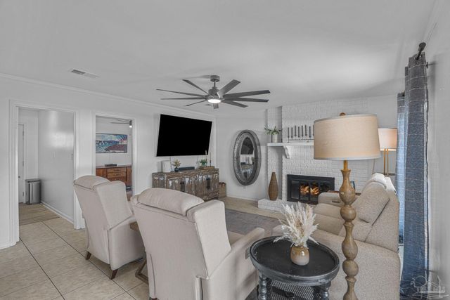 1044 Aquamarine Dr, Gulf Breeze, FL 32563