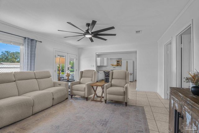 1044 Aquamarine Dr, Gulf Breeze, FL 32563