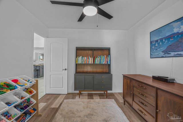 1044 Aquamarine Dr, Gulf Breeze, FL 32563