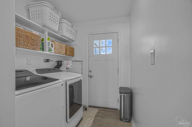 1044 Aquamarine Dr, Gulf Breeze, FL 32563