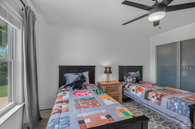 1044 Aquamarine Dr, Gulf Breeze, FL 32563