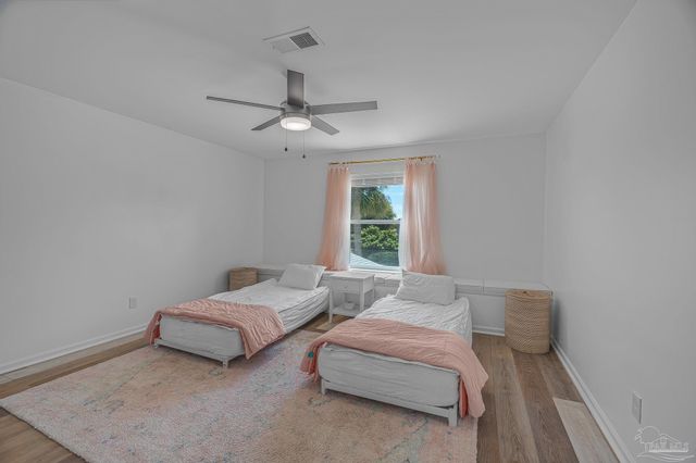 1044 Aquamarine Dr, Gulf Breeze, FL 32563