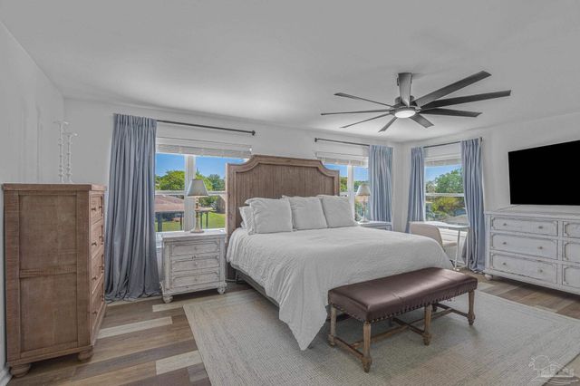 1044 Aquamarine Dr, Gulf Breeze, FL 32563