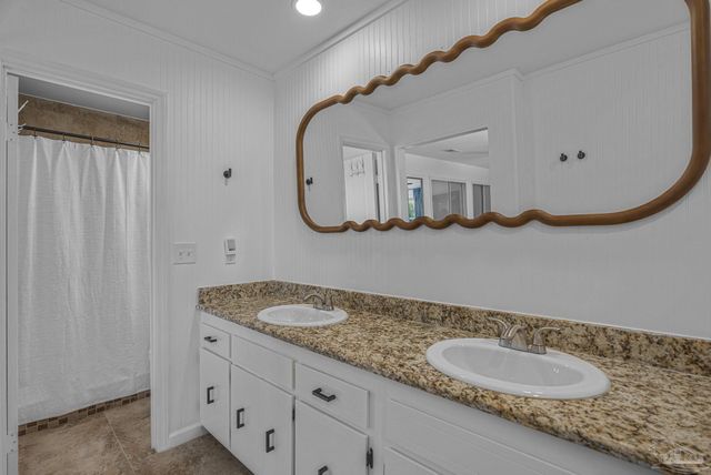 1044 Aquamarine Dr, Gulf Breeze, FL 32563
