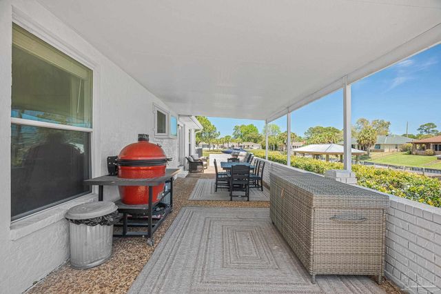 1044 Aquamarine Dr, Gulf Breeze, FL 32563