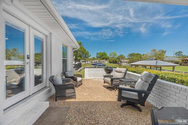 1044 Aquamarine Dr, Gulf Breeze, FL 32563