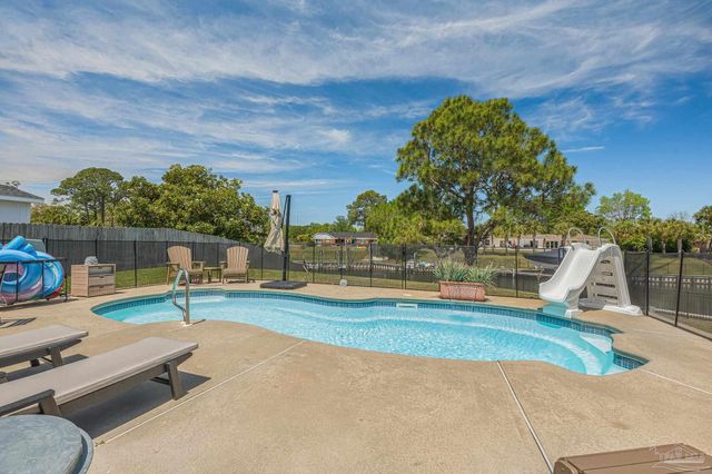 1044 Aquamarine Dr, Gulf Breeze, FL 32563