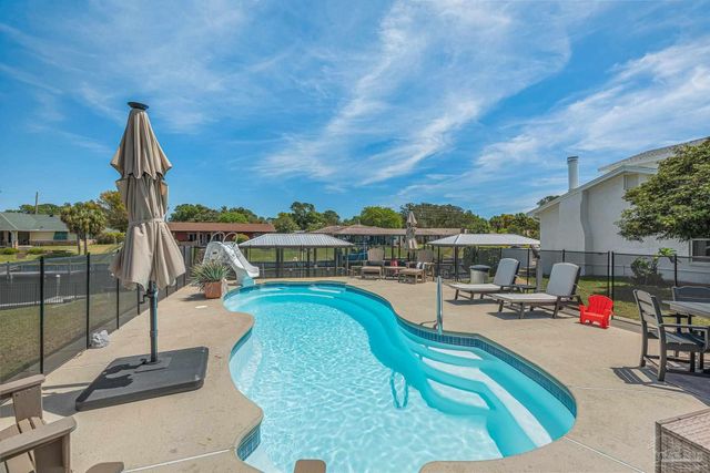 1044 Aquamarine Dr, Gulf Breeze, FL 32563